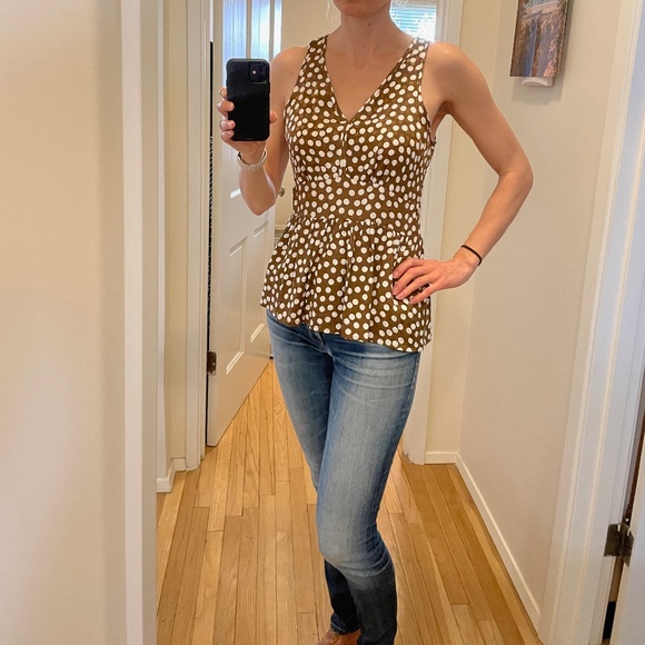 NWT✨J.Crew V-Neck Peplum Top in Jacquard Dot | Women's Size 2 - Picture 3 of 8